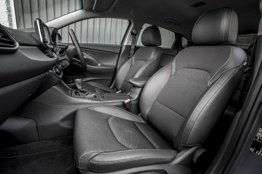 Интерьер Hyundai i30 Fastback (PD) 2018 года  (UK) (фото 39 из 40)